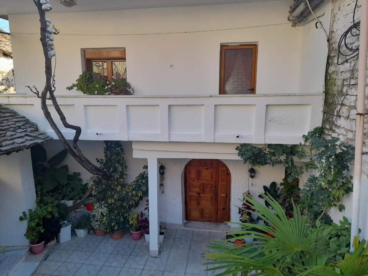 Sokolli Guest House Gjirokaster Ngoại thất bức ảnh