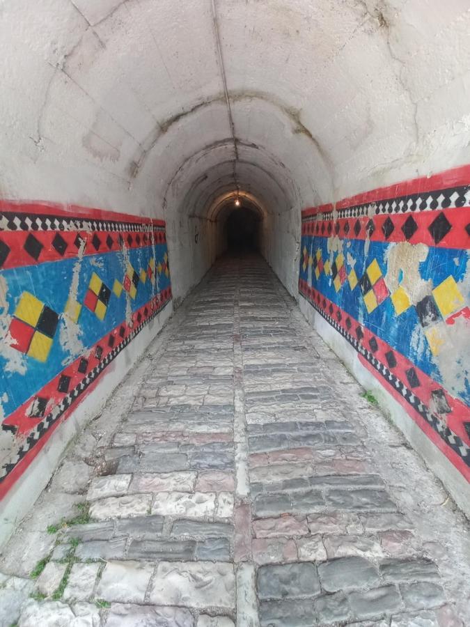 Sokolli Guest House Gjirokaster Ngoại thất bức ảnh